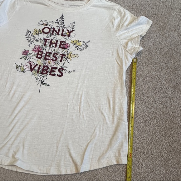 🛑 SOLD 🛑 XL oldnavy ONLY THE BEST VIBES wildflower tshirt - Picture 7 of 7